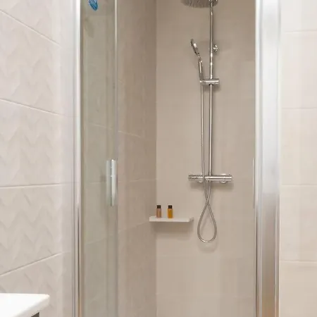 Avg Alfonso I Apartament *