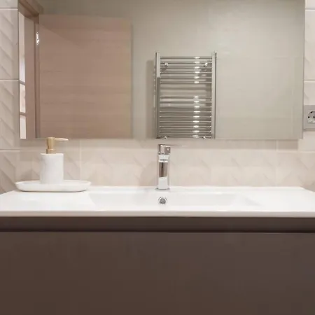 Avg Alfonso I Apartament *